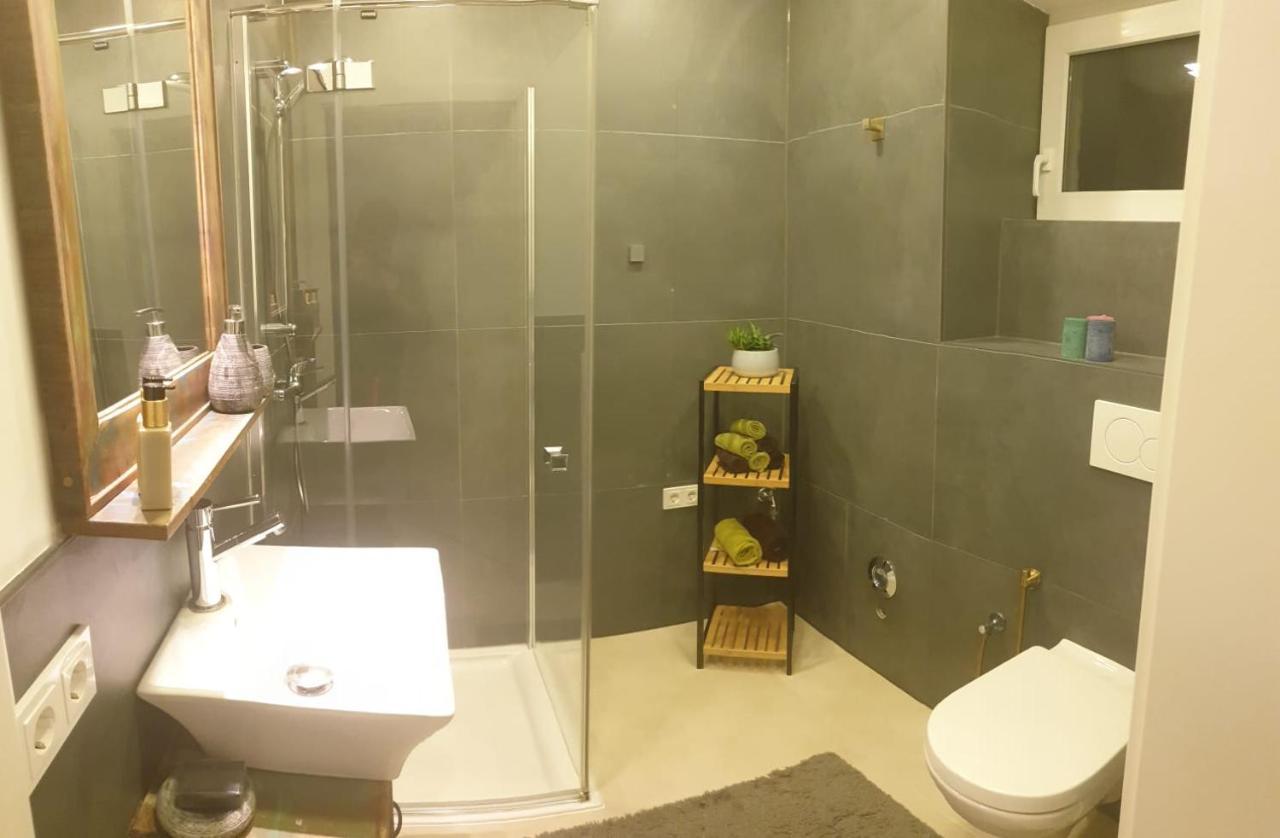 Apartment Mit Schoener, Moderner Einrichtung โคโลญ ภายนอก รูปภาพ
