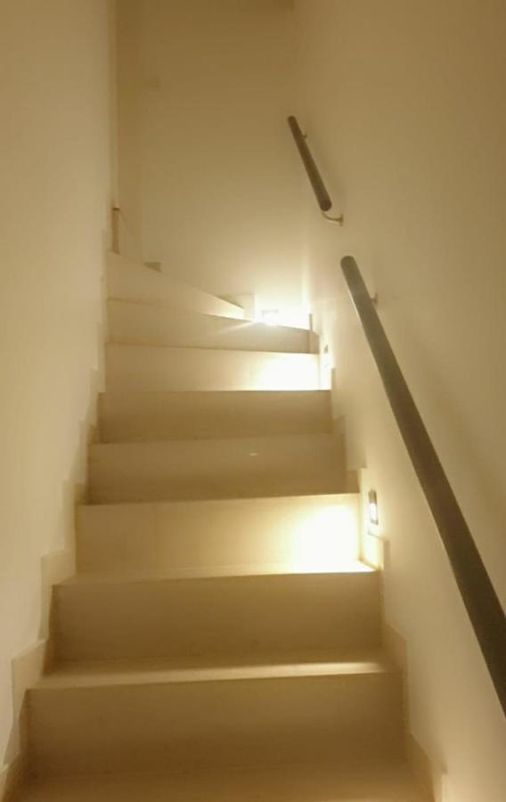 Apartment Mit Schoener, Moderner Einrichtung โคโลญ ภายนอก รูปภาพ