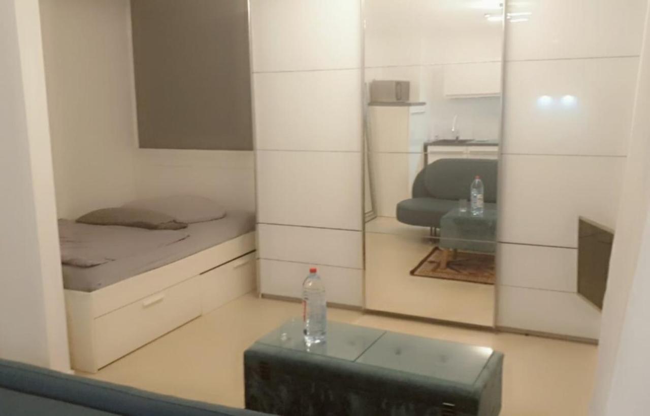 Apartment Mit Schoener, Moderner Einrichtung โคโลญ ภายนอก รูปภาพ